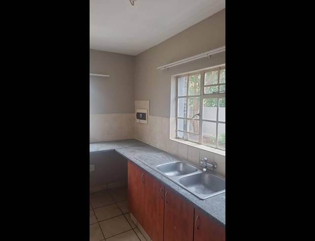 2 BEDROOM TOWNHOUSE FOR SALE IN BRAKPAN NORTH